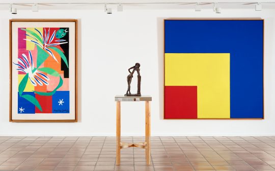Vue d'exposition "Les Murs reculent" : Ellsworth Kelly, Red, Yellow, Blue, 1963