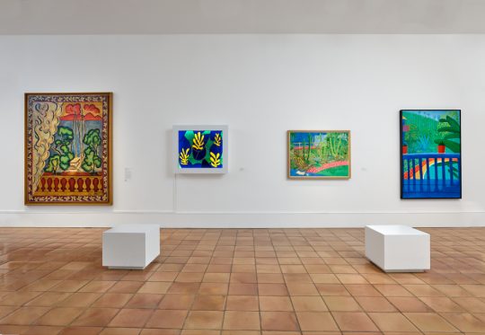 Vue de l'exposition "Hockney-Matisse. Un Paradis retrouvé" | © David Hockney © Succession H. Matisse | Photo © François Fernandez